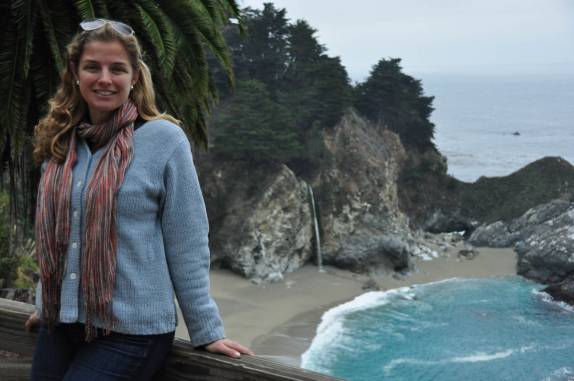 Visita à incrível praia onde caem as águas da McWay Falls, no Big Sur, ao sul de Carmel, na costa da Califórnia, nos Estados Unidos